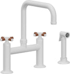 California Faucets Descanso Llave de Cocina Tipo Puente Industrial con Rociador Lateral - Pico Cuadrado - Blanco Mate