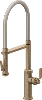 California Faucets Descanso Works Llave de Cocina Culinaria de Extraccion Industrial con Rociador de Apretar - Latón Antiguo Mate