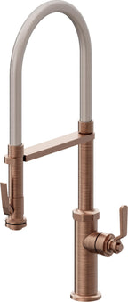 California Faucets Descanso Works Llave de Cocina Culinaria de Extraccion Industrial con Rociador de Apretar - Cobre Antiguo Mate