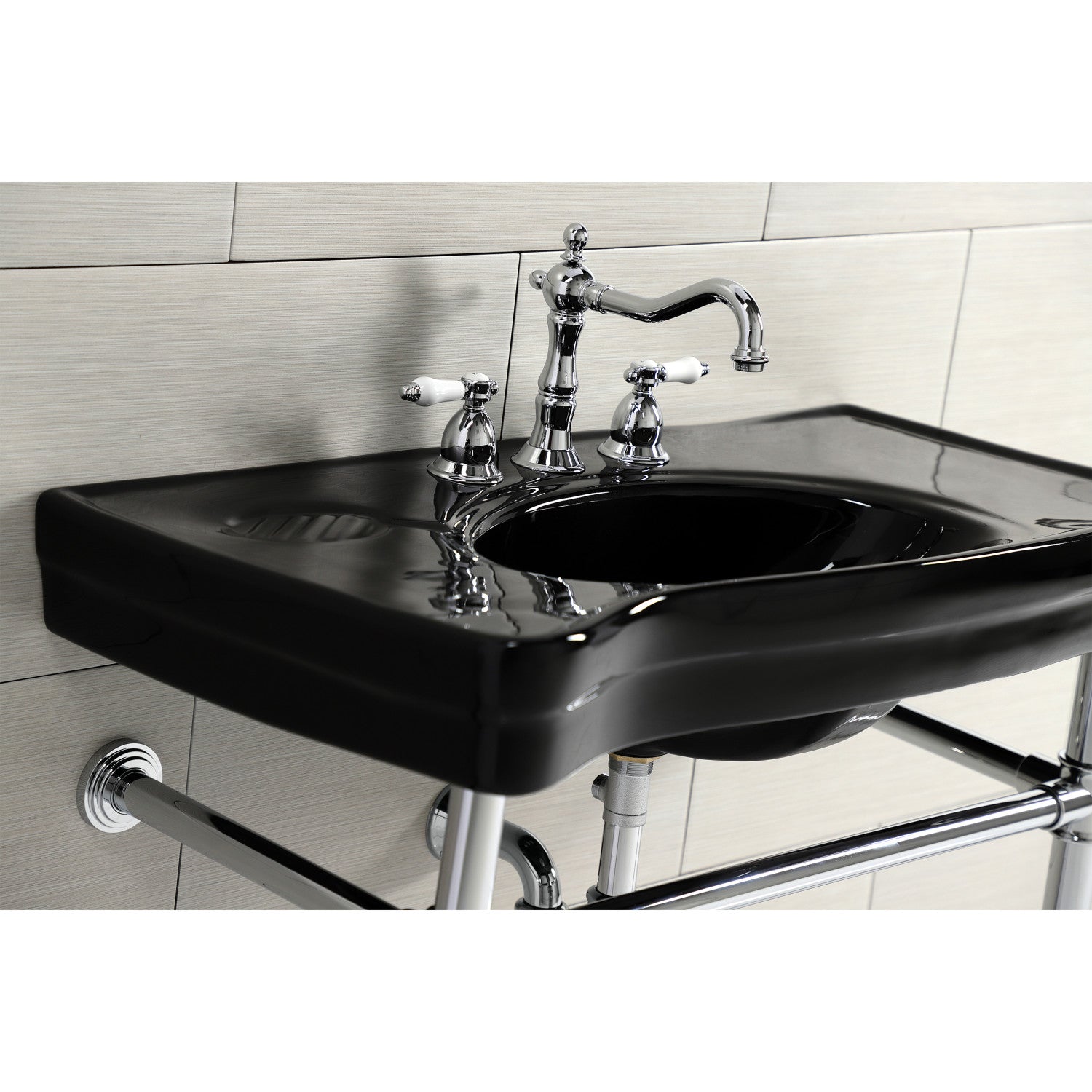 Kingston Brass Bel-Air - Llave de Lavabo Widespread (3 Orificios), con Dos Manerales — Ambientación 2