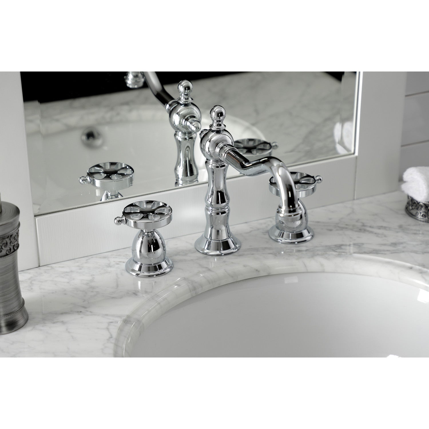 Kingston Brass Belknap - Llave de Lavabo Widespread (3 Orificios), con Dos Manerales — Ambientación 4