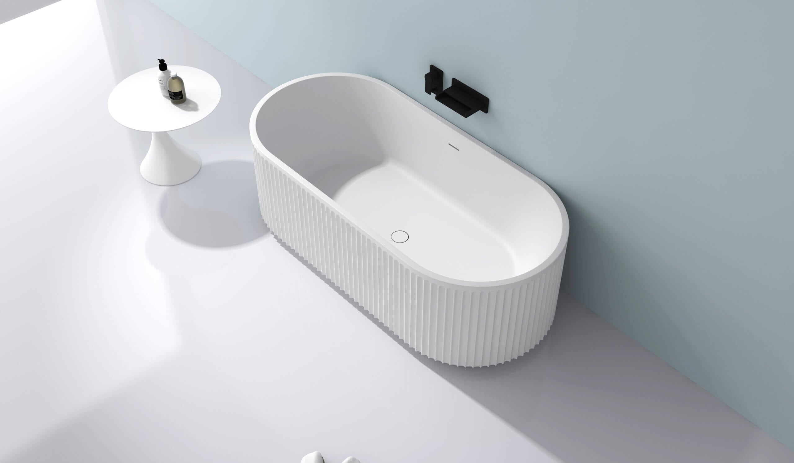 Ruvati Cordona — Bañera Independiente Estriada de 59" en epiStone — Blanco Mate — ambientación 5
