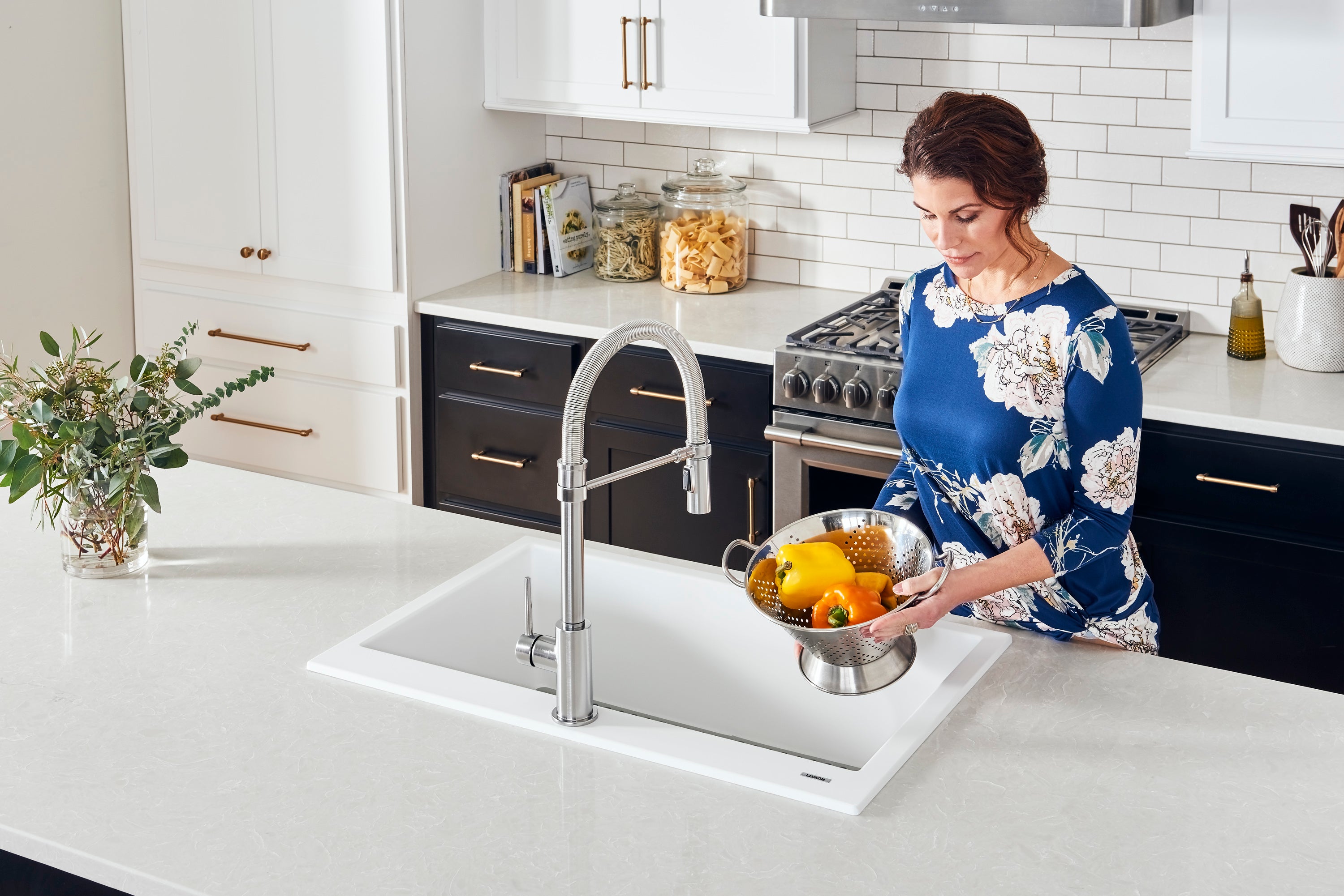 Ruvati epiGranite — Tarja de Cocina de 33 x 22 pulg en Granito Compuesto — Blanco Ártico — 4