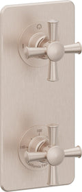 California Faucets Miramar StyleTherm Vista™ - Placa Cuadrada Sencilla (9" x 4"), Cartucho de 2 Salidas Compartidas, 2 Manijas de Cruz