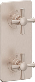 California Faucets Miramar StyleTherm Vista™ - Placa Cuadrada Sencilla (9" x 4"), Cartucho de 3 Salidas Compartidas, 2 Manijas de Cruz