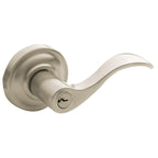 Baldwin Hardware Juego de Entrada con Llave 5255 — Manija Wave con Roseta Clásica — Níquel satinado Lifetime
