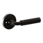 Baldwin Hardware Manija L032 Curved Knurled Gramercy con Roseta 5046 — Bronce aceitado — Privacidad
