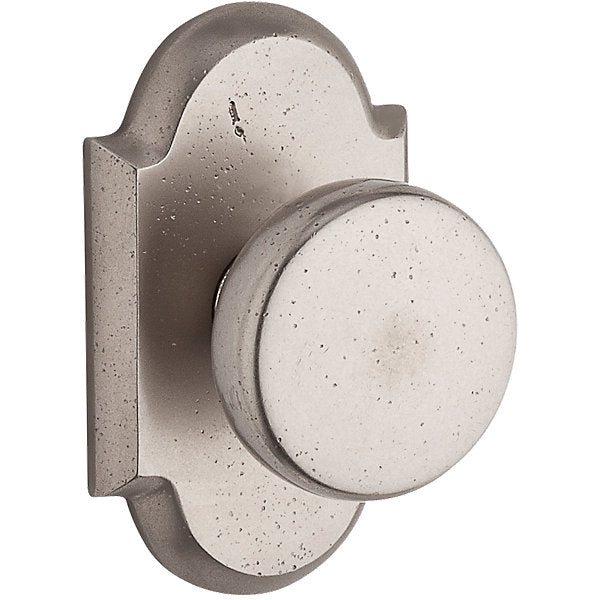 Baldwin Hardware Reserve Perilla Rustic — Bronce blanco — Rustic Arch — Paso