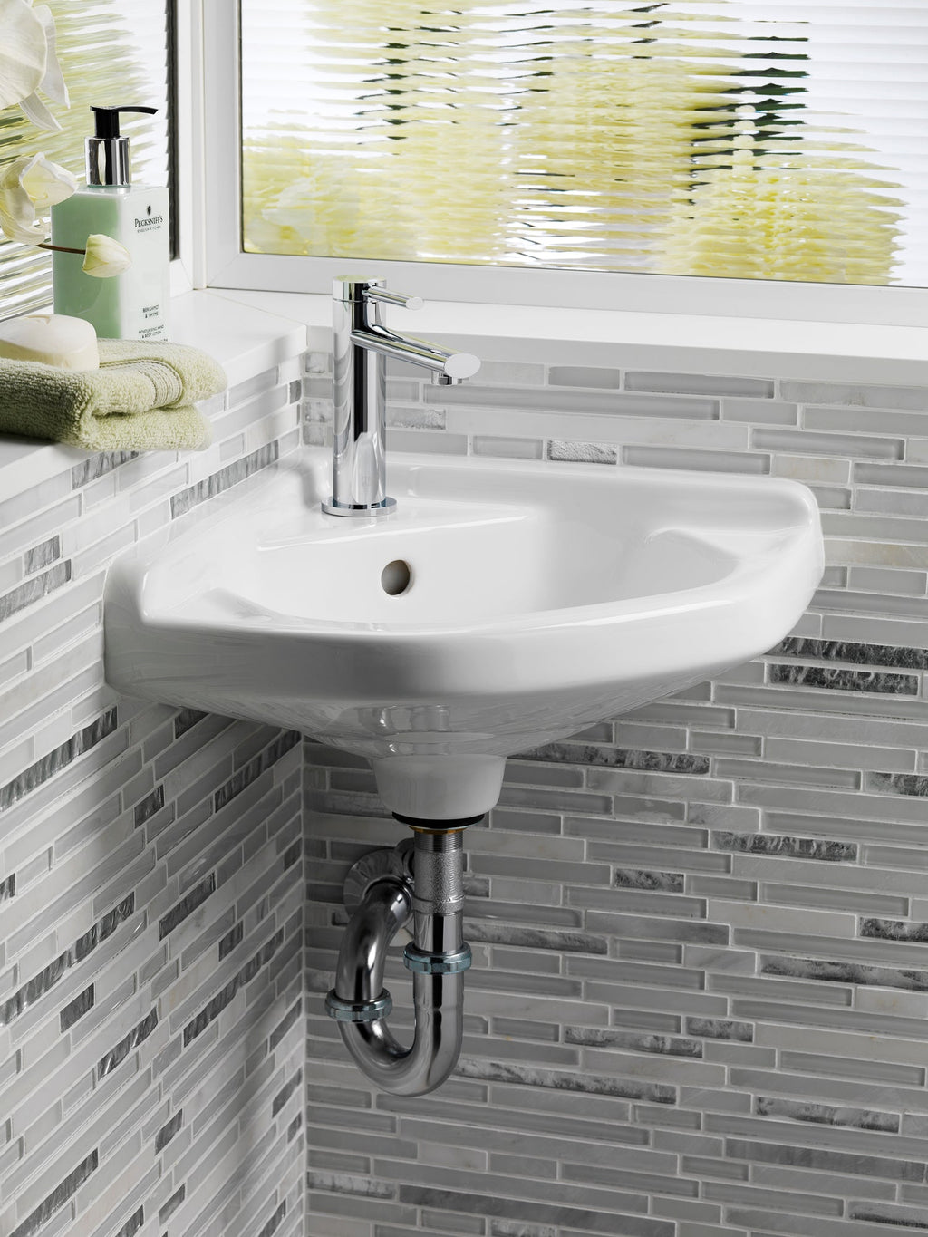 Barclay Corner Wall-Hung Basin — Lavabo Esquinero de Pared de Cerámica — imagen 2