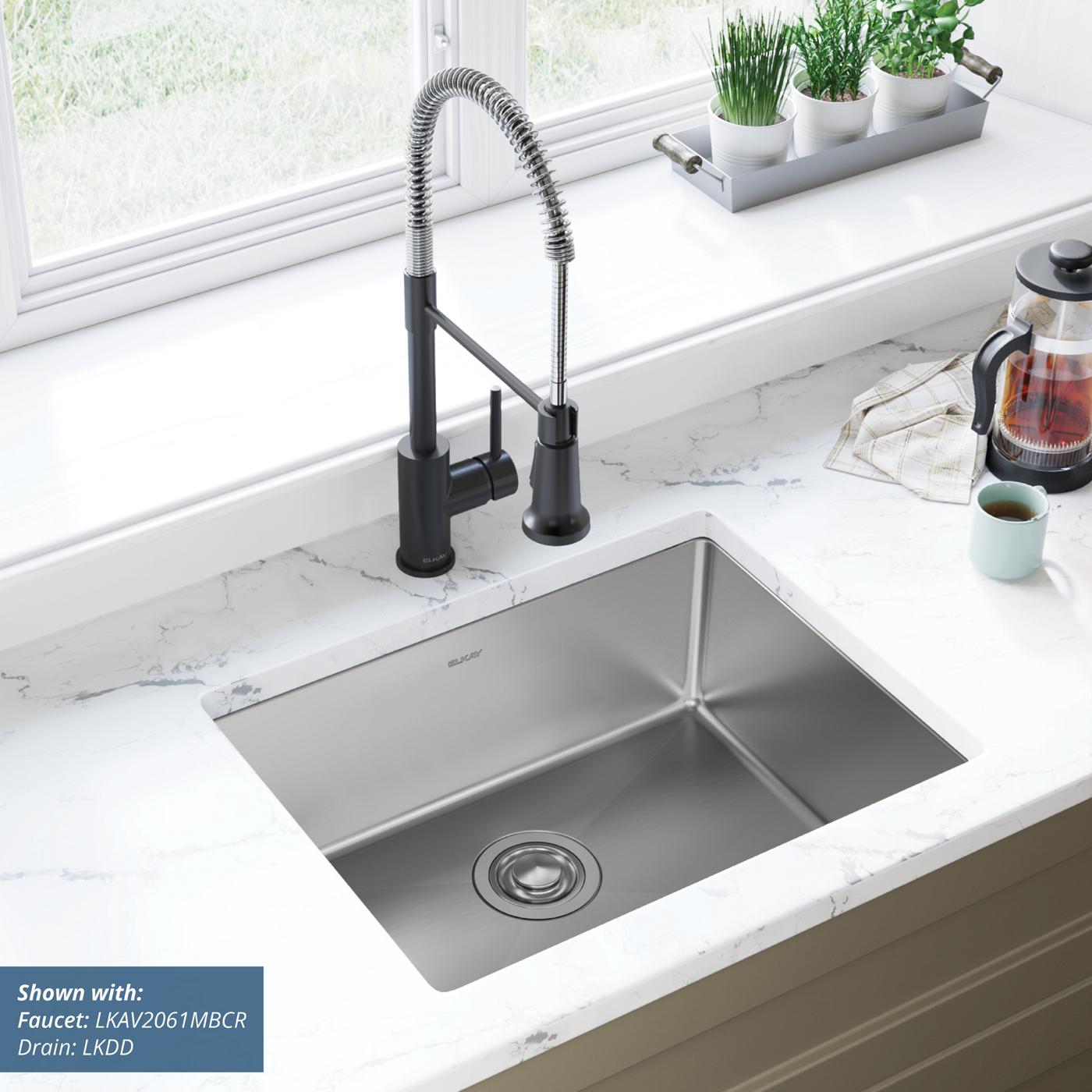 Elkay Tarja Crosstown® Calibre 16 Acero Inoxidable 23-1/2" x 18-1/4" x 8" de Un Tazón Bajo Cubierta — ambiente de cocina