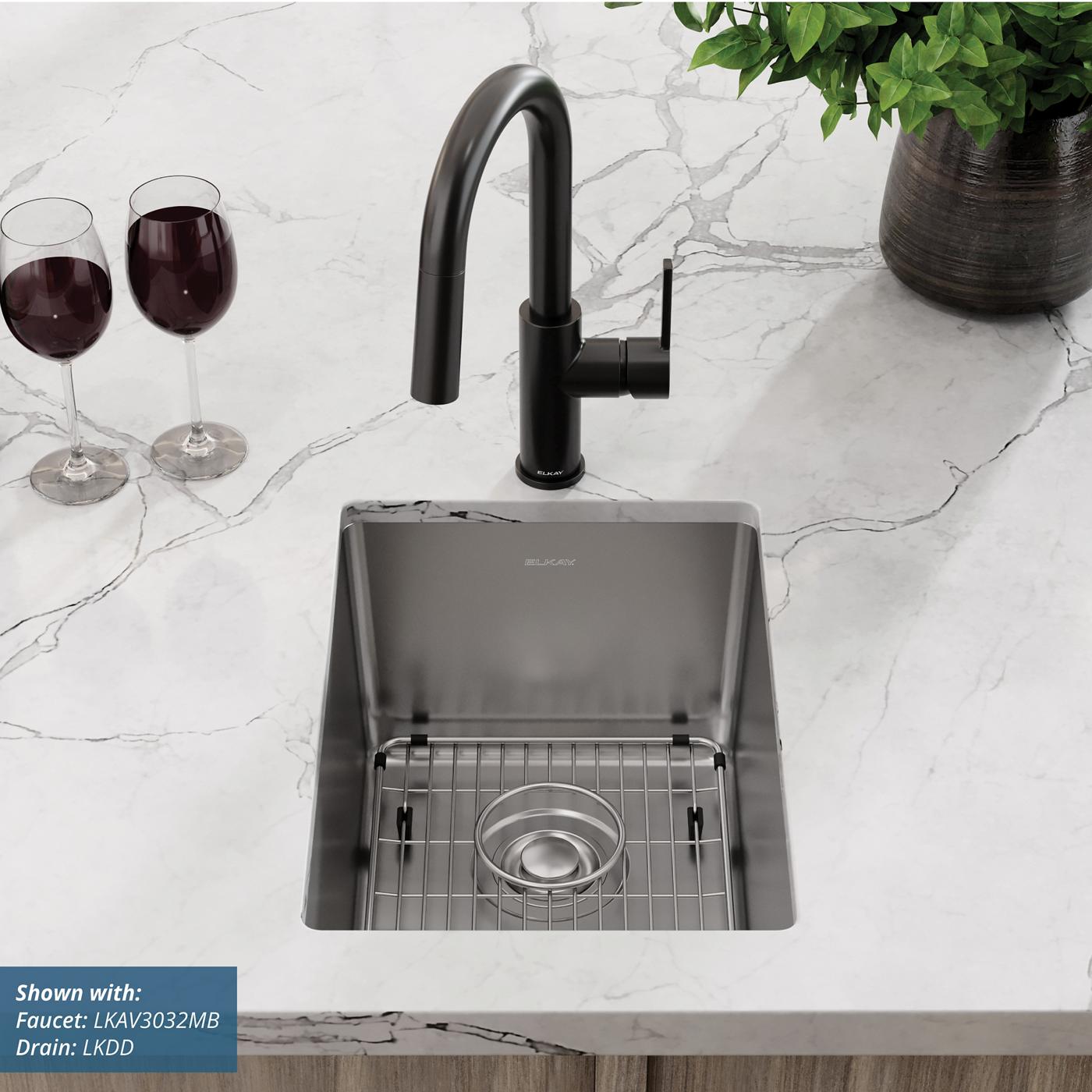 Elkay Tarja Crosstown® Calibre 18 Acero Inoxidable 13-1/2" x 18-1/2" x 9" de Un Tazón Bajo Cubierta Bar (Kit) — ambiente de cocina