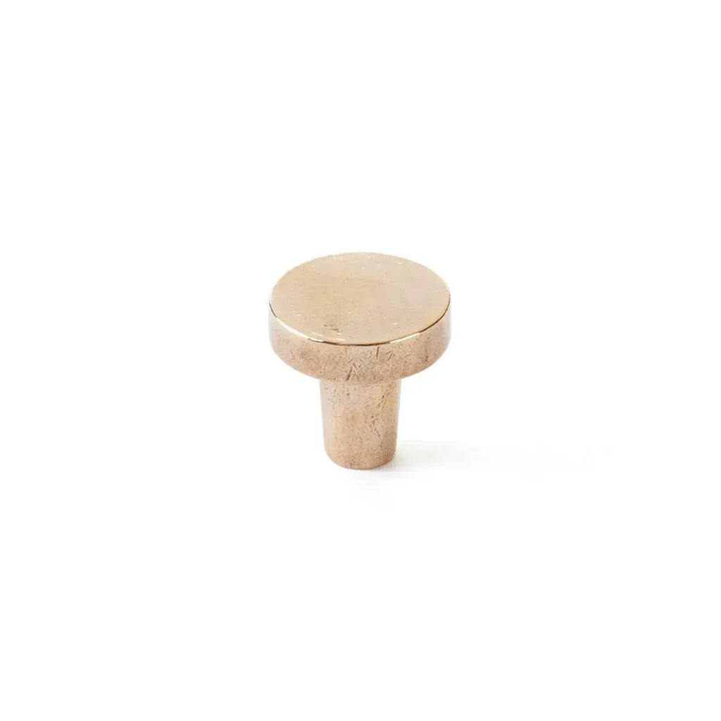 Schaub Perilla Turno Redonda, 1.25" diám. — Bronce Natural