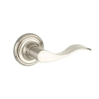 Yale Expressions Maguire rosette with Keyed Brunswick lever, Kwikset keyway — Níquel Satinado
