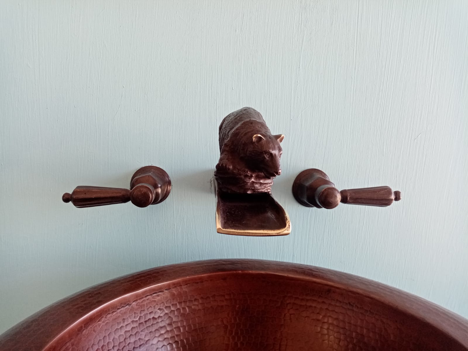 Bronze bear waterfall faucet 