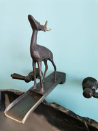 Venado Macho Con Cascada