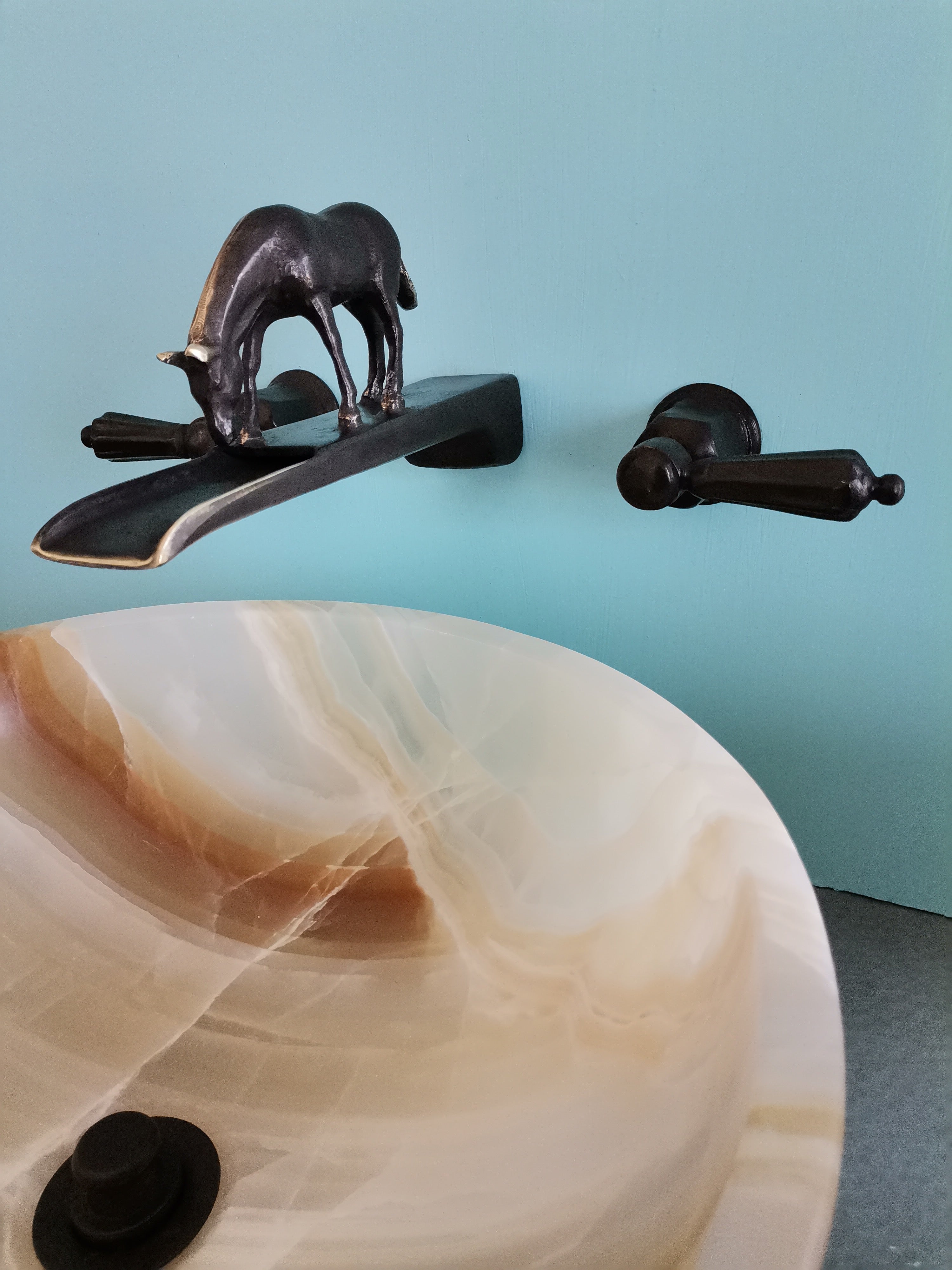 Caballo con cascada grifo para pared