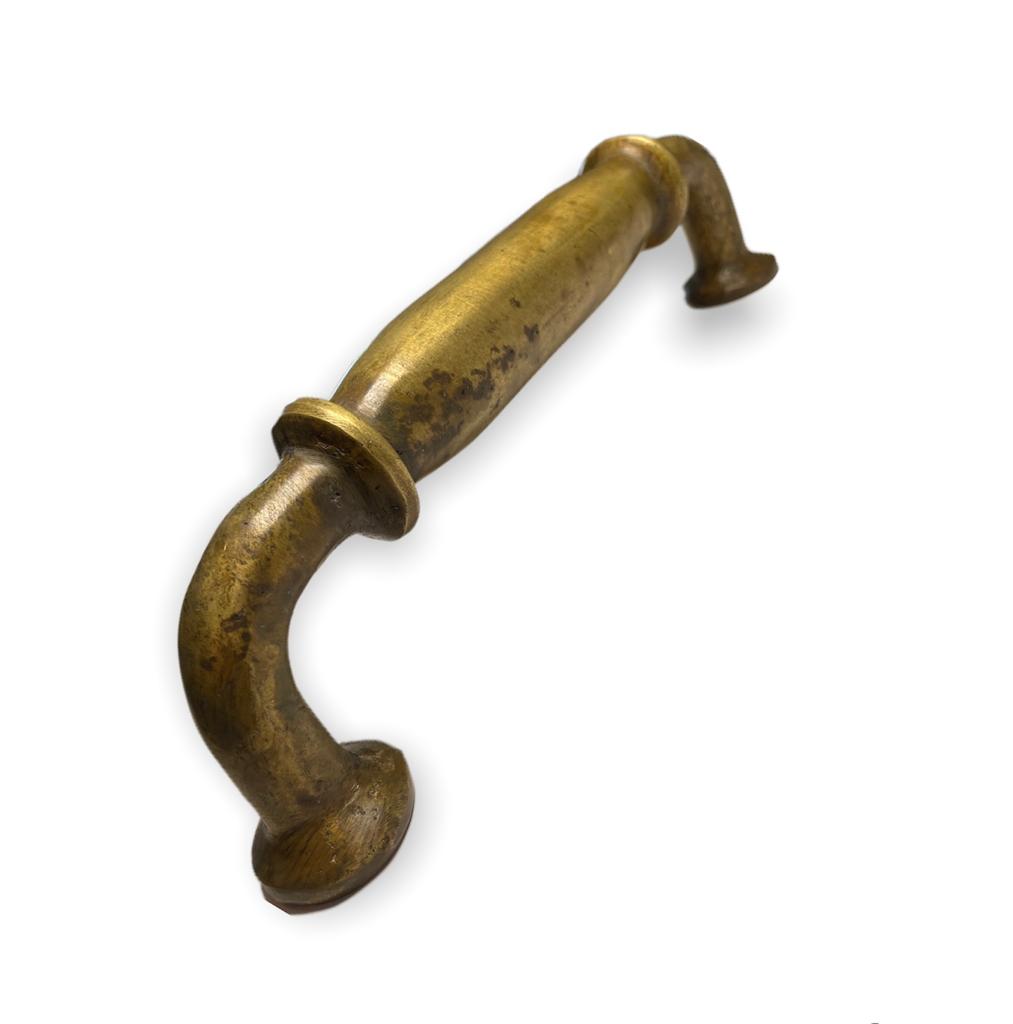 Jaladera de bronce con detalle líneas
