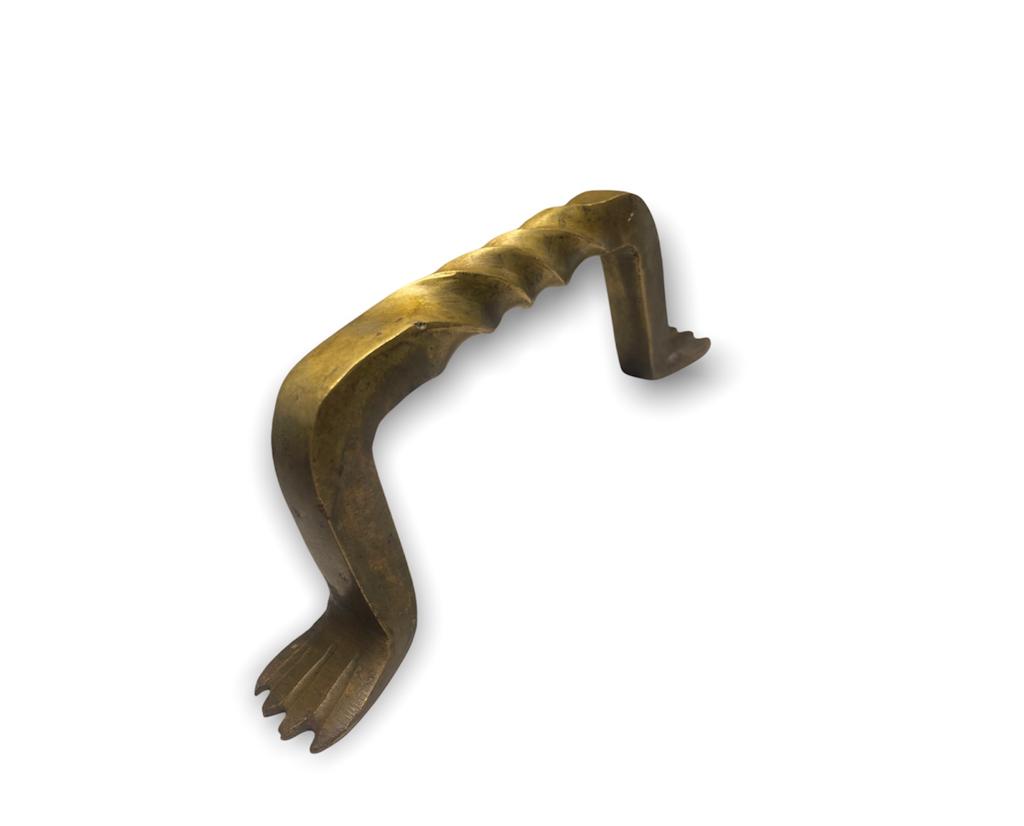 Jaladera bronce con detalle de relieve