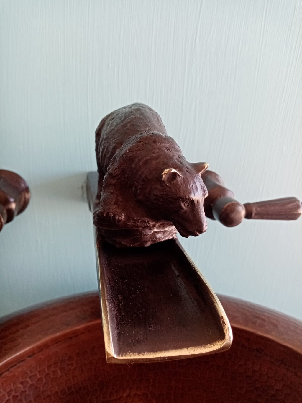 Bronze bear waterfall faucet 
